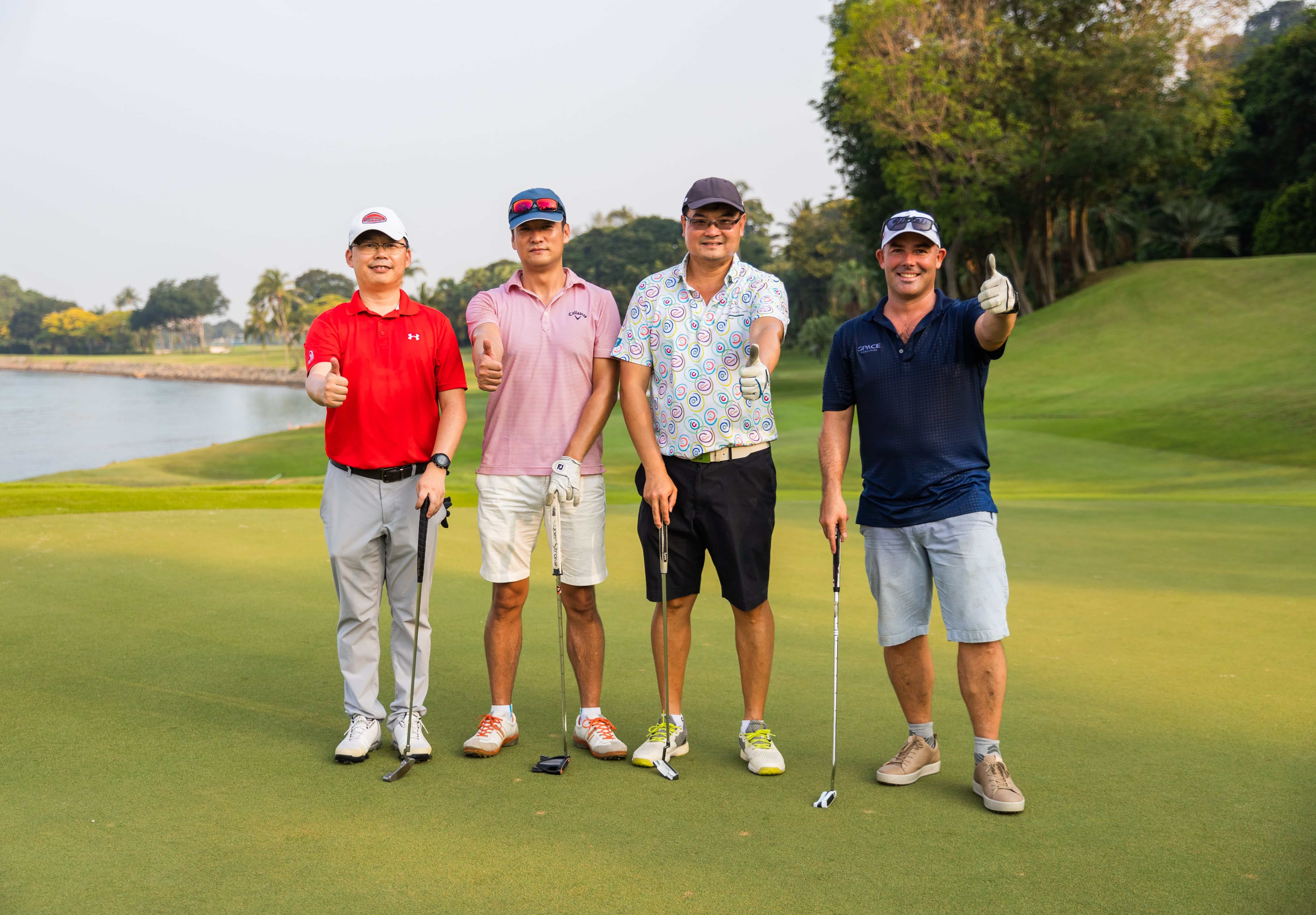 4 golfers with thumbs up